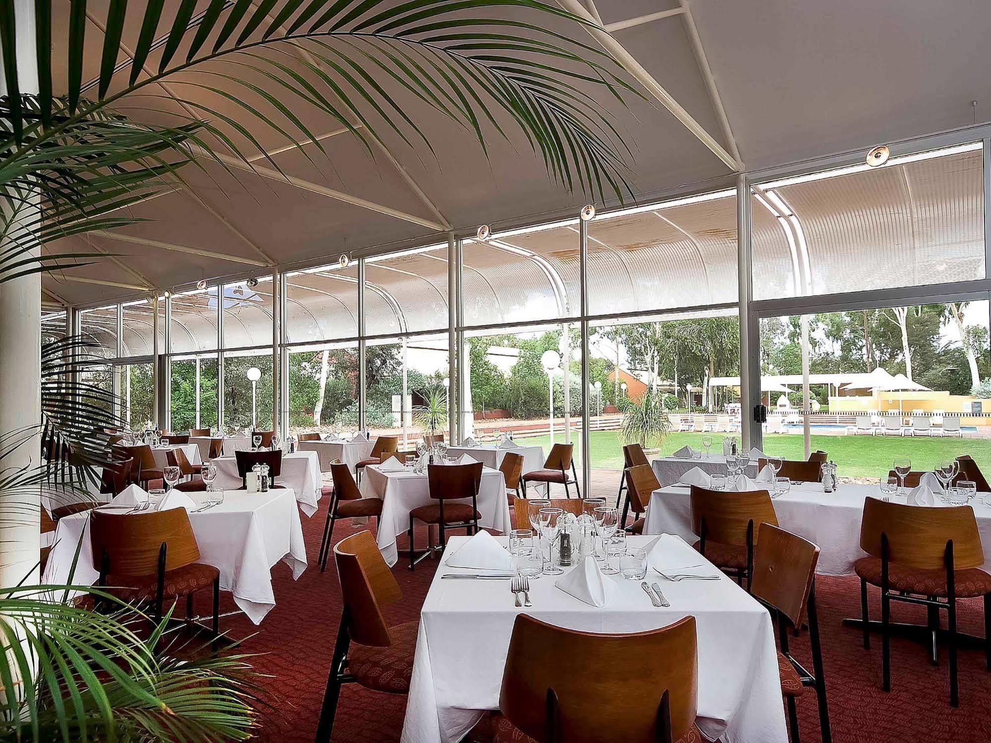 Desert Gardens Hotel Ayers Rock Restaurant foto